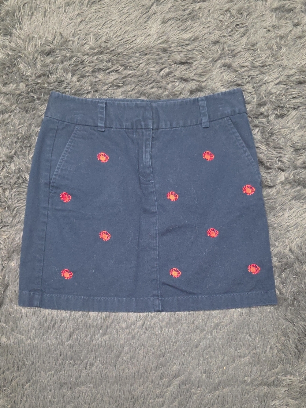 Vineyard Vines- Navy Mini Skirt with Red Crab Embroidery. Size 4